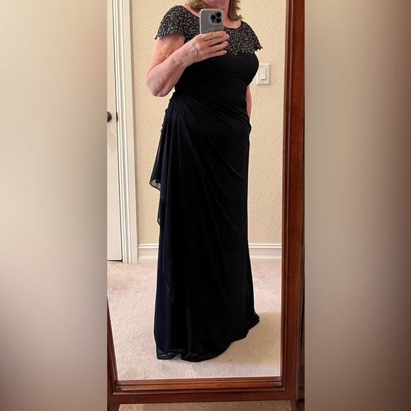 Long evening gown navy blue size 14P - Picture 10 of 14